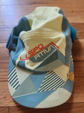 La Sportiva hat
